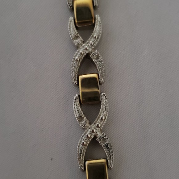 Watch and Bracelet Set Curved X Chain Design - Picture 9 of 9